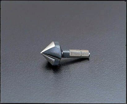 ●材質…HSS(ハイス)●面取角度…90°●溝数…3本●六角シャンク…1/4”(6.35mm)°●最大径…10.4mm●全長…34.5mm金属のカウンターシンク用ドライバードリル、電動ドリル又はEA827H-1（Hexビットハンドル）をつけて使用して下さい。000012019628　