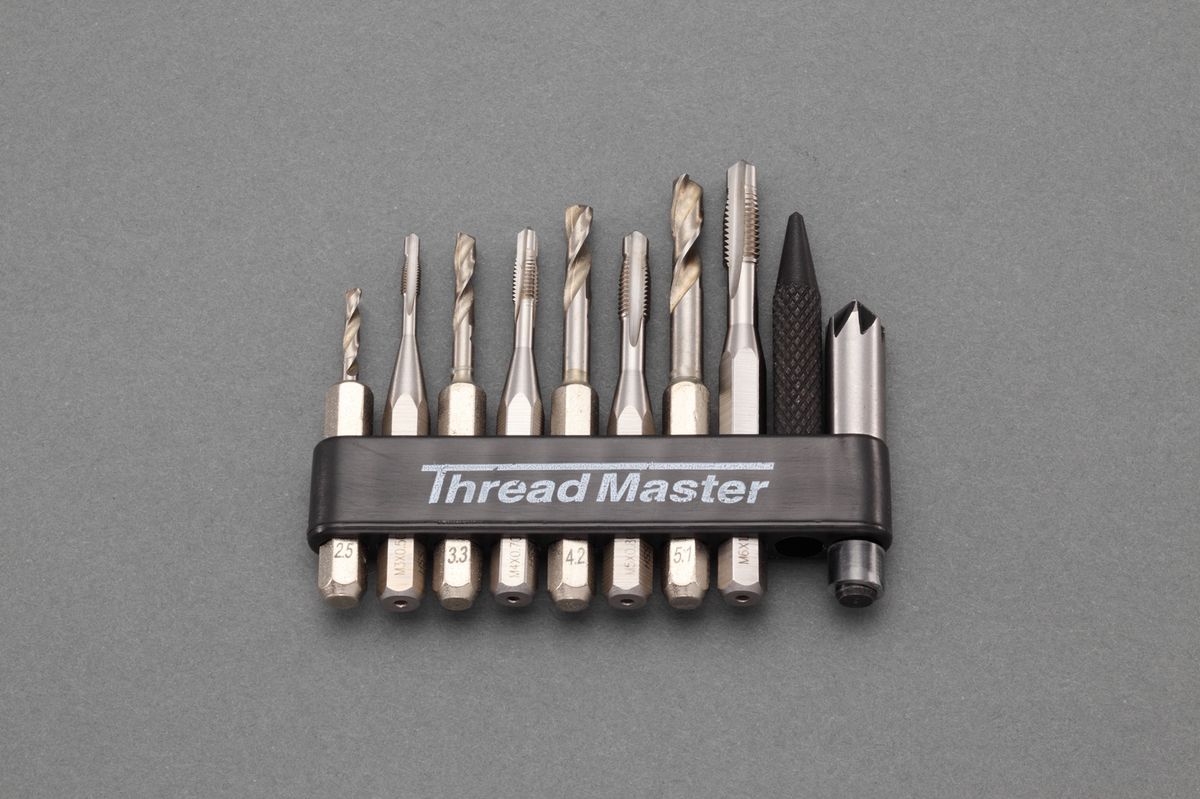 ●(セット内容)…●ドリルサイズ…2.5、3.3、4.2、5.1mm●タップサイズ…M3×0.5、M4×0.7、M5×0.8、M6×1.0mm●口幅…六角軸1/4”（6.35mm）●くびれ部分までの長さ…14mm●材質…HSS●付属品…面取りカッター、センターポンチ貫通穴用電動工具でタップを立てることができます。000012256037楽天 JP店　