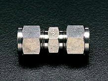 ●材質:SUS316●使用温度:-196-600°C●適用パイプ外径:8mmチューブ使用時は、インサートリングが別途必要となります。000012050496　