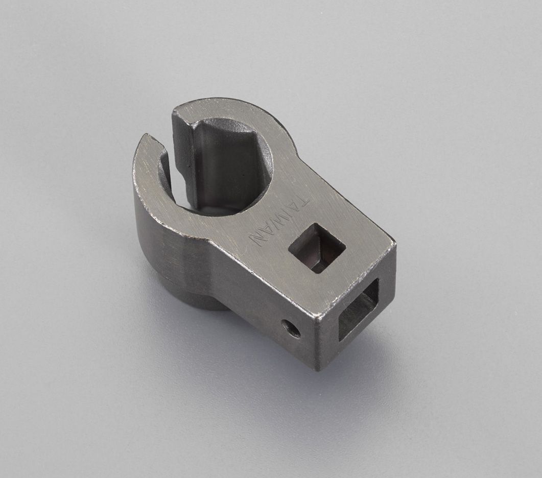 全長：63mm重量：300g材質：スチール(熱処理、鍛造)スパナ末端に1/2"のスピンナーハンドル（ブレーカーバー）を付けて使用してください。スパナ上部には3/8"のラチェットを使うとすばやい取り外し、取り付けができます。本体に付いた穴でワイヤーの張りを確認できます。000012237424　
