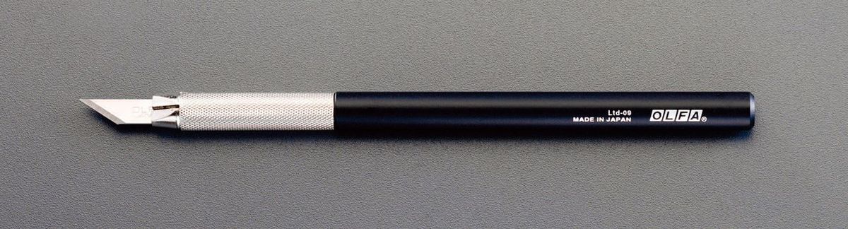 材質：刃：SK-120、ホルダー：アルミ全長：140mm刃長：41mm刃幅：6mm切断面幅：11mm刃厚：0.45mm重量：32g付属品：替刃X25枚口金ねじで刃をしっかり固定します000012097893　