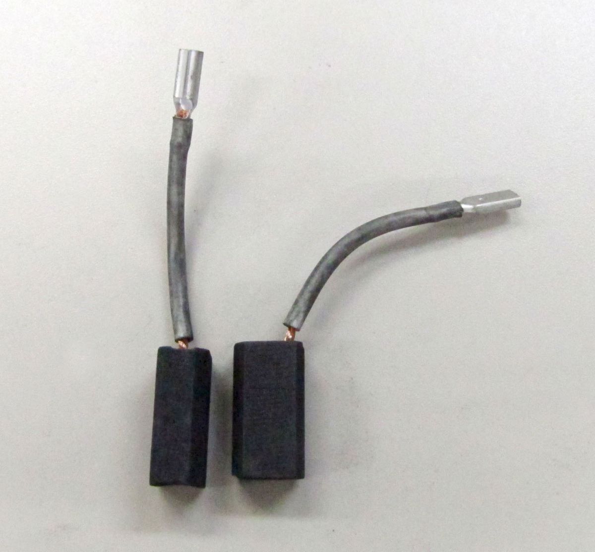 【メーカー在庫あり】 エスコ ESCO 交換用ストップカーボンブラシ 999088/日立 2個 000012240553 JP