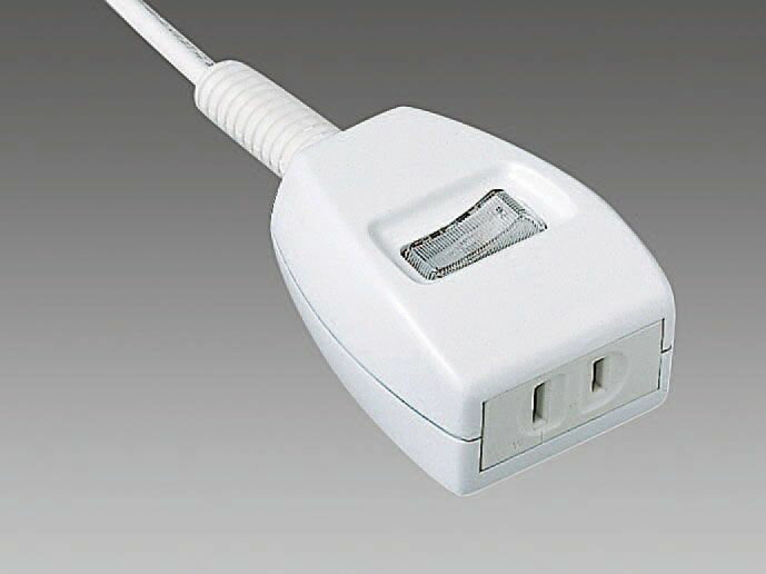 ●定格:15A・125V(1500W)●コンセント数:2P×1個●コード:二重被覆の安全構造●サイズ:50×66×33mm●重量:150g●コード長:1m個別スイッチ1個ホルダ(EA815GL、GL-120)取付可能こまめに電源をON/OFFできるので、待機電力の無駄が解消されます。スイッチON時は光ってお知らせします。内ボディーにトラッキングに強い「ユリア樹脂」、外ボディーに「燃え広がりにくい樹脂」を採用した、熱に強い構造です。高電導材の採用で、発熱量を抑えています。000012229190　
