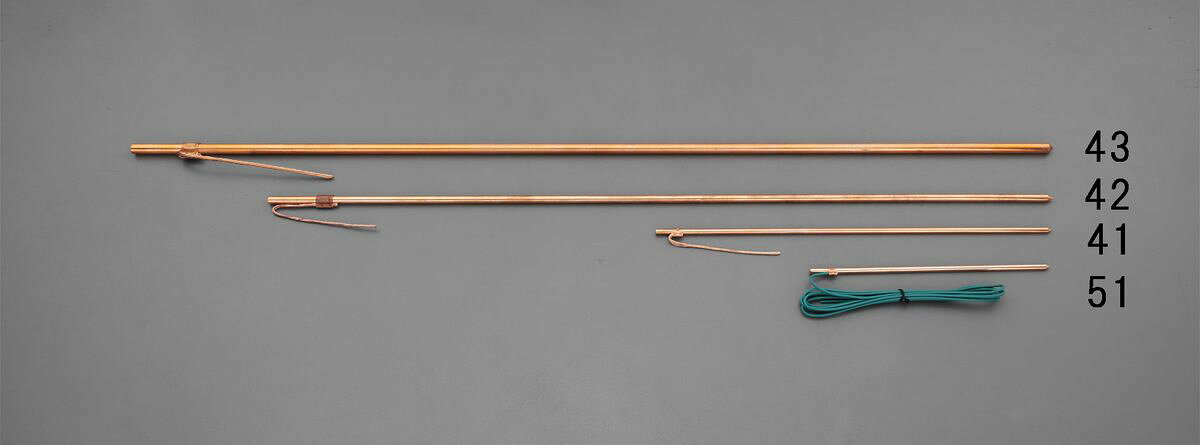 ●参考種別:D種●サイズ:φ7×300mm●銅被覆厚:4-7μ●リード線サイズ:IV1.6mm2×3000mm●材質:銅被鋼棒（鉄心（銅メッキ））●重量:175g単一式（上部）アース棒000012242235　
