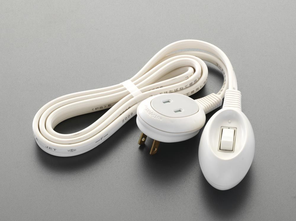 ●定格容量:15A・125V(1，500W)●コード長:1m離れた場所にある電気器具を手元でON/OFFVFF2.0mm2×2心ほこり、ゴミの進入を防ぐ扉付き000012082084　