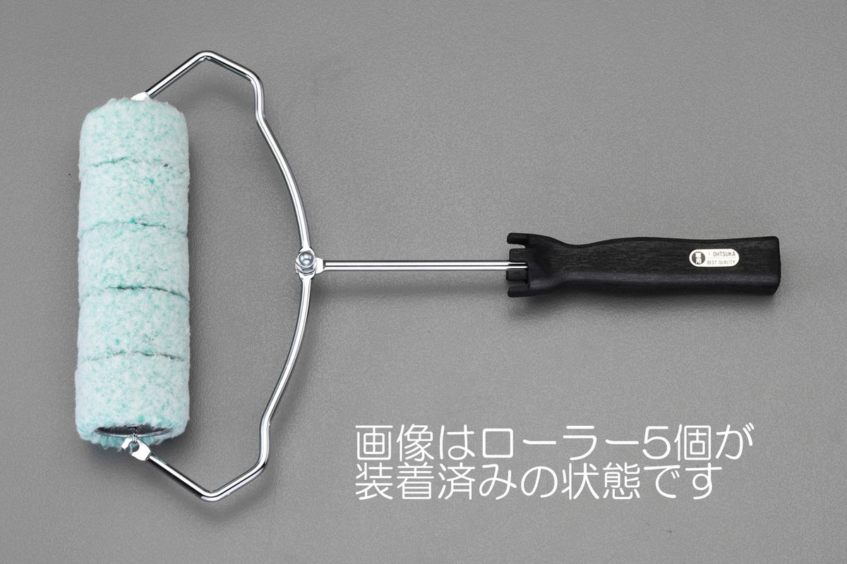 【セット内容】2点セットローラーX1パック(5個入り)専用ハンドルX1本材質：ローラー：ポリエステルハンドルシャフト：鉄、メッキ処理グリップ：ポリプロピレン用途：アール面、曲面塗料用毛幅：175mm(5本横並び合計)軸径：15mm毛丈：13mmローラー外径：60mmローラー内径：40mmハンドル全長：370mmシャフト径：15mm重量：ローラー：160gハンドル：180g特長：吸排気ダクト、パイプ、ポールなどが能率的に塗装できます。用途：アール面、曲面塗装用000012257008　