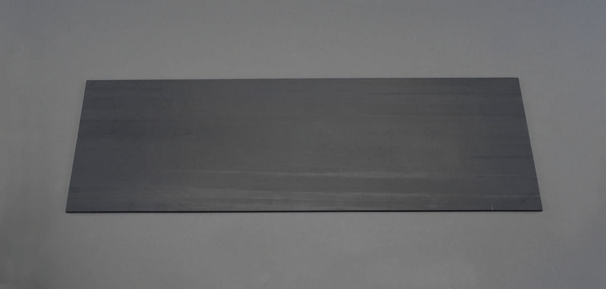 ●材質:MCナイロン(MC801)●色:黒●サイズ:300×300mm●厚み:5mm●重量:520g●連続使用温度:高温:120°C●耐薬品性:油:○、酸:×、アルカリ:○-△、有機溶剤:○●食品衛生法:適合（1.5時間煮沸後）●耐スチーム性:×●非吸水性:△●引張り強度:常温時:850kgf//cm2●耐磨耗性（W:すべり磨耗、A:引かき磨耗）:過酷な使用条件でW、Aとも優●すべり特性:良●耐衝撃性:良※○:使用できる。長期に使用すると若干の性質低下がある。△:使用はすすめられない。短期間であれば耐性がある。×:使用できない。000012224544　