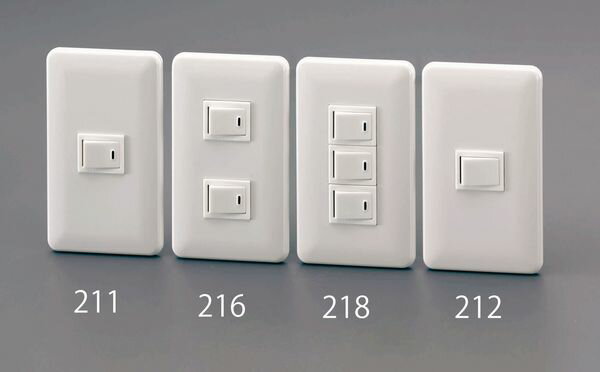 製造元：パナソニック定格容量：15A・300Vサイズ：70(W)×32.5(D)×120(H)mmスイッチ：1個仕様：片切EA940CF-211楽天 JP店　