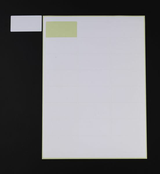 特徴：結露面対応仕様：A4判24面サイズ/1片：64×33.9mm入数：10シートカラーレーザー、カラーコピー、モノクロコピー対応水・光・温度変化に強く、屋外での使用に最適。温度差などで露が表面についていてもしっかり貼れます。EA759XD-55楽天 JP店　