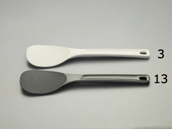 材質：ポリプロピレン耐熱温度：120℃頭幅：95mm全長：360mm色：ブラック二重のデコボコ形状を設けたWエンボス加工により、ご飯がこびりつきません。EA912NB-13楽天 JP店　