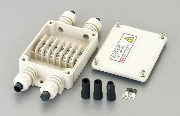 極数：7P色：ベージュサイズ：135(W)×64.8(D)×25.5(H)mm定格容量：15A・300V適合電線公称断面積：1.25m以下端子ねじ：M3×8フリー端子ねじ使用範囲温度：-25〜+80℃キャプコンと端子台が一体。即作業可能です。コンパクトサイズで狭い場所にも設置可能。高さ制限のある空間でのセンサ線の中継ボックスに。保護構造IP67適合耐油性タイプRoHS対応品EA940CX-7JA楽天 JP店　