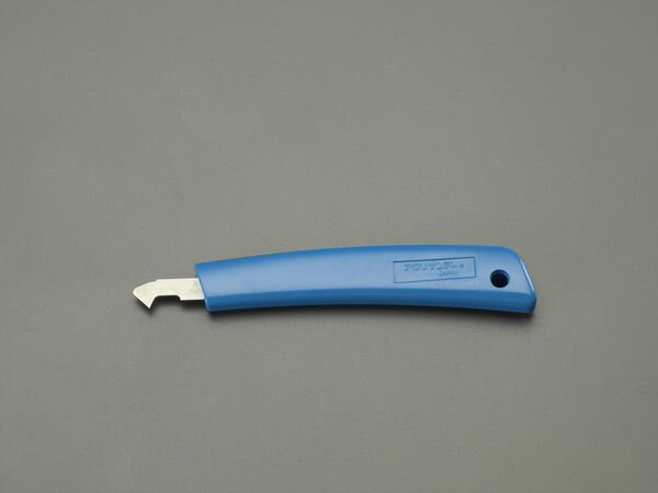 アクリル板・塩ビ板などの直線切りやPPクラフトシートの折り曲げに欠かせない、失敗の少ないカッターです。刃先には面取り部付刃厚：0.9mm全長：133mm000012296784楽天 JP店　