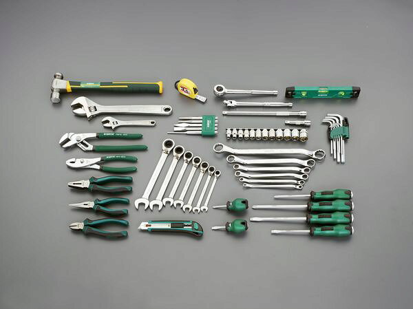 [セット内容]：60点セットコンビネーションプライヤー：（呼）200mmウォーターポンププライヤー：（呼）250mmペンチ：（呼）180mmラジオペンチ：（呼）150mmニッパー：（呼）150mmモンキーレンチ：（呼）150・300mmコンビネーションギアレンチ：8・10・12・13・14・17・19mm両口めがねレンチ：5.7×7・8×10・9×11・12×14・17×19・22×24mm(3/8”)ソケット(6角)：8・9・10・11・12・13・14・15・16・17・18・19mm(3/8”)ラチェットハンドル：200mm(3/8”)エクステンションバー：75・250mm(3/8”)スピンナーハンドル：210mm(＋)貫通ドライバー：#2×100・#3×150mm(−)貫通ドライバー：6.0×100・8.0×150mm(＋)スタビードライバー：#2×39mm(−)スタビードライバー：6.0×39mm六角棒レンチ：1.5・2・2.5・3・4・5・6・8・10mm5本組ポンチセット：センターポンチ：4×120mm テーパーピンポンチ：3×120mm ピンポンチ：4×150mm エボシタガネ：5×129mm 平タガネ：12×129mmボールピンハンマー：454gメジャー(ストッパー付)：16mm×3.5mレベル(マグネット付)：230mmカッターナイフケースサイズ：470（W）×200（D）×230（H）mmケース材質：スチール重量：13.36kg工具袋：ギアレンチ収納用、両口めがねレンチ収納用、（3/8”）ソケット類収納用入数：1STEA52-25楽天 JP店　