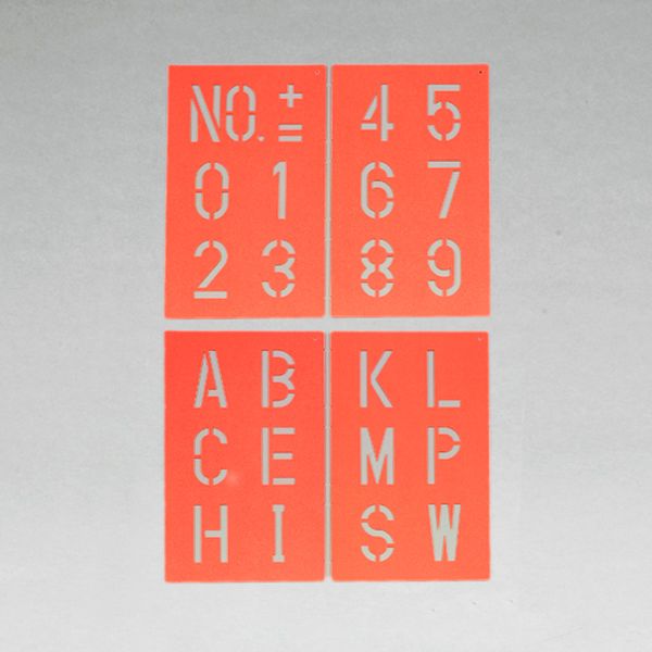 サイズ：270×440mm材質：ポリプロピレン文字高100mm、文字幅56mm／4種位置決めが簡単なマーキングシートでカットして使うこともでき、後処理も簡単です。曲面対応入数：1STEA591MY-3楽天 JP店　