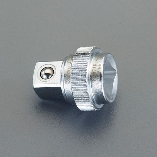 差込角：3/8”全長：25mm外径：20.3mm重量(g)：26材質：クロムモリブデン鋼ラチェットハンドルとソケットの間に取付けることで指先でスピーディーな早回し作業ができます。ラチェットハンドル(EA619BA-5)と組合せた時のスピンデスクの径と厚み、位置を最適化し、優れた操作性を実現通常品よりも接合部分の精度が向上したZ-EALモデル入数：1個EA619BC-7楽天 JP店　