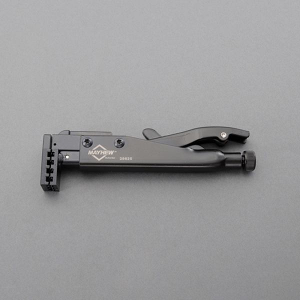 仕様：フラット型全長：203mm形状：90°ベンド開口幅：約20〜70mm自動車のホースクランプを緩めたり、取り外しに狭いスペースでの作業にも最適です。ラチェット機能により、開口幅の調整が可能です。入数：1個000012331001楽天 JP店　