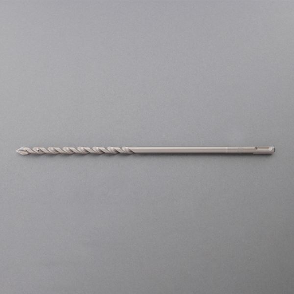 メーカー：ミヤナガ型番：DLS05015刃先径(mm)：5.0全長(mm)：150有効長(mm)：90ロングサイズ振動専用振動ドリル(振動モード)でご使用下さい。インパクトドリル、ドリルドライバーに使用できません。真円に近い穴あけが可能位置決め性能が向上振動ドリルでモルタル・ブロックの穴あけにコンクリートが打設されたデッキプレートも、容易に切断引っかかりや衝撃が少なく、安定した穿孔。長時間の使用でも体への負担が少なく、疲れを軽減鉄筋接触時の引っかかりが少なく、電動機による振り回しを軽減。安全性が向上入数：1本000012339258楽天 JP店