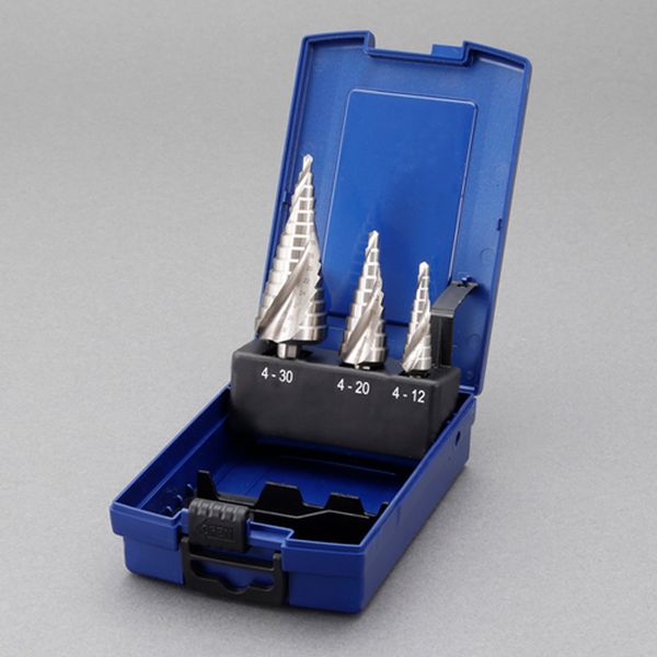 入数：3本シャンク径(mm)：6・8・10材質：HSS-E Co5(コバルトハイス)サイズ：4〜12mm 4〜20mm 4〜30mm対応被削材：鉄・ステンレス・銅・真鍮・樹脂厚さ2mmまでの金属や、厚さ4mmまでの非鉄金属の穴あけに000012339701楽天 JP店　