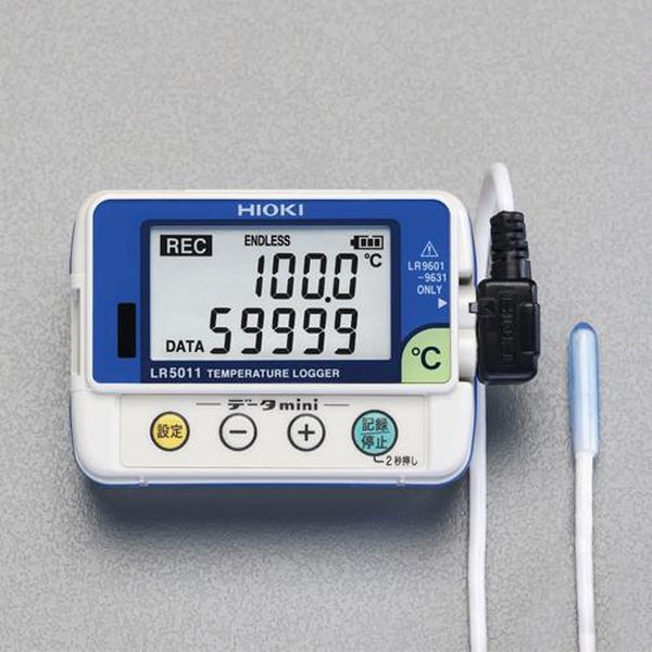 ●仕様…本体＋センサー●測定範囲(1ch)…−40〜180℃●分解能…0.1℃●測定間隔…1/2/5/10/15/20/30秒、1/2/5/10/15/20/30/60分●記憶容量…瞬時値記録: 60,000データ, 統計値記録: 15,000データ●記録モード…瞬時値記録：記録間隔ごとの瞬時値を記録統計値記録：1秒間隔で測定し記録間隔ごとの瞬時値/最大/最小/平均値を記録●記録方法…ワンタイム：メモリフル時記録停止エンドレス：メモリフル時古いデータから削除して上書き保存本体キー操作または予約時刻で開始本体キー操作または予約時刻で停止、またはメモリフル時自動停止（ワンタイム記録にて）●使用可能範囲…−20〜70℃、80%RH以下●電源…単3電池×1本（付属）●電池寿命…約2年（瞬時値記録、記録間隔1分、省電力、20℃の場合）約2ヶ月（記録間隔1秒、20℃の場合）●サイズ…79(W)×28(D)×57(H)mm●重量…105g●確度…基本確度 : ±0.5℃(本体＋センサ確度、0.0〜35.0℃にて)※基本確度は代表値です●インターフェイス…通信アダプタまたはデータコレクタと赤外線通信●使用場所…屋内使用、汚染度2、高度2000mまで●適合規格…安全：EN61010EMC：EN61326●温度センサ…使用温度範囲：−40〜180℃応答時間：約100秒（90%応答）防水性：防侵型（JIS C 9020、本体接続状態にて）長さ：1mセンサ部：φ6×28mm●その他機能…・常に1回前の記録データをバックアップ・電池消耗時も記録データ/設定条件をバックアップ・電池交換時に記録動作と時計を約30秒間保持●防塵・防水…IP54取得品●付属品…・取扱説明書・操作ガイド・スタンド●別売データ収集器（EA742H-1、-2）を使ってPCにデータを転送可能●設置スペースを気にしない小型軽量ポケットサイズ●一目で分かりやすい2項目表示●記録を停止しないでPCにデータ転送可能（別売りオプションが必要）●記録しながら電池交換 (電池を外しても約30秒間は記録を継続)●最大で従来比3倍の記録容量 (1chあたり60000データ)●変化を逃さず記録する、統計値記録モードを新搭載●電池がなくなっても測定データは消えません●万が一の誤操作でも安心 (一つ前の記録データをバックアップ)●注意：付属電池はテスト電池ですので新しい電池をご購入ください。EA742HB-1A楽天 JP店