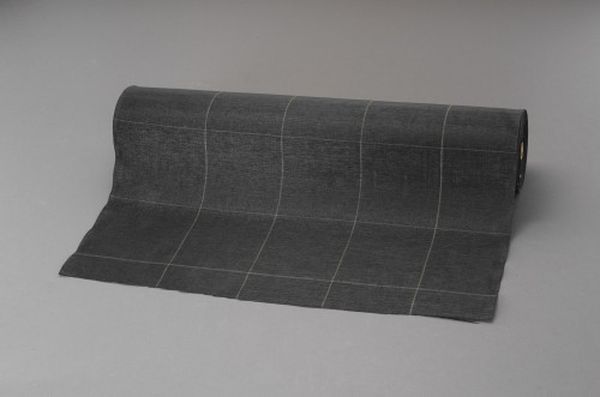 ●材質…ポリプロピレン●サイズ…1.0×20m●厚み…0.65mm●遮光率…約99.9％●耐久性に優れた強力織物防草シート・即効透水性でぬかるみ防止、泥はね防止にも最適●従来品に比べ約1.5倍の厚みを持ち、耐久性・耐候性を約2倍にアップ(メーカー比)●遮光率約99.9％で更に防草効果がアップ●整列・配列に便利な20cm間隔のライン入り●高密度の強力織物シートなので耐久性・耐薬品性に優れています。●高い遮光性により、ハウス内外や露地の防草用シートとして高い評価を得ています。●耐久性・耐候性に優れた生地を使用し、面倒な張り替えの手間が少なく、執行後の管理が楽になります。●焼却しても有毒ガスが発生しない環境に優しい素材で安心、家庭用ゴミとしても処理が出来ます。EA952AD-349楽天 JP店