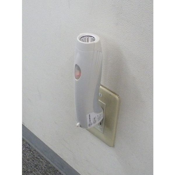 【メーカー在庫あり】 CSLW トラスコ中山(株) TRUSCO 充電式小型LEDサーチライト ホワイト CSL-W JP店