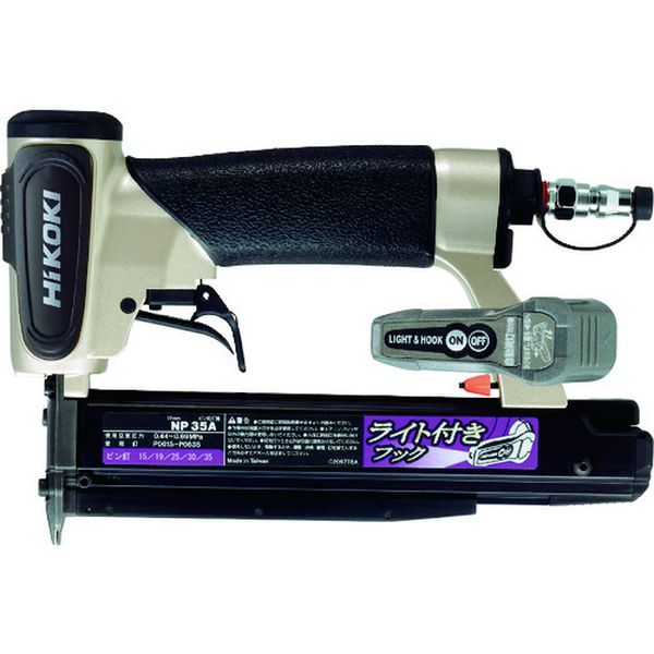 ・0.6mmピン釘で美しい仕上がりです。・内装仕上げに。・建築内装の巾木・回り縁などの化粧合板止めに。・高さ(mm)：162・幅(mm)：47・全長(mm)：238・適合ネイル頭径×胴径×長さ(mm)：0.6×0.6×15〜35・ネイル装填数(本)：100・使用空気圧(MPa)：0.44〜0.69・使用空気圧：0.44〜0.69MPa・空気消費量：0.55L/本・動力形式：ピストン往復動式・釘送り方式：圧縮コイルばね式・保護メガネ・ケース・油さし・ノーズキャップ(平打ち用　NP55Mは2個入)・六角棒スパナ・日立工機(株)のブランドは、2018年10月「HiKOKI」に変わりました。・相手の形状や硬さによっては、上手に打てない場合がありますので、試し打ちして確認の上、使用してください。・生産国 台湾・JANコード 4966376228003・質量 0.900kg・コード：378-0236 ・品目：NP35ANP35A楽天 JP店　