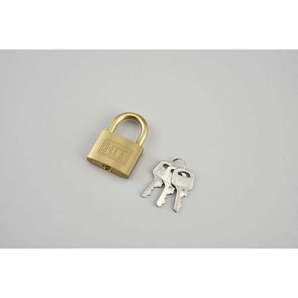 ・シンプルで使いやすい本体が真ちゅう製の南京錠です。・鍵が3個付属しています。・バルブのロックアウトに。・幅(mm)：43・シャックル径(mm)：6.3・シャックル内幅(mm)：23・シャックル内高(mm)：24・厚さ(mm)：13.5・高...