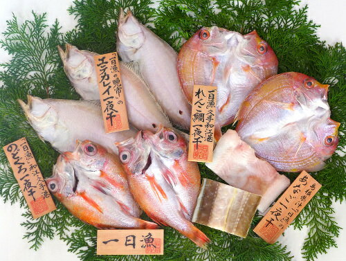 「一日漁」で獲れたおすすめの魚を詰め合わせた一夜干しのセット「弁天」。 人気の【のどぐろ】、鮮やかな色合いの【れんこ鯛】、山陰の定番【白かれい】、そして珍しい穴子の一夜干を贅沢に詰合せました。 近年テレビなどでも大人気の【のどぐろ】は、「白身のトロ」と呼ばれるほど脂ののったお魚です。 あっさりとした中にも上品な旨味が魚好きにはたまらない【れんこ鯛】。 山陰の味の代表【白かれい】の白く美しい仕上がりは鮮度にこだわった丁寧な仕事の証です。 「この味が忘れられない」と言って下さる方は少なくありません。 そのまま焼いても天ぷらにしても美味しいぷりぷりの肉厚【穴子】の一夜干。 お魚好きはもちろん、お酒が好きな方、食通の方にもお勧めの一夜干ギフトです。 【原材料】 エテカレイ（ソウハチ）、ノドグロ（アカムツ） レンコダイ、穴子、天日塩（食塩） 【お召上がり方】 自然解凍したのち、そのままコンロで焼いて下さい。 （詳しくは商品同封のしおりに書かれておりす。） 【保存方法】 冷凍1ヶ月　冷蔵2日 ※少しずつ風味が落ちますので、なるべくお 早めにお召し上がり下さい。 【原料原産地名】島根県大田市沖 【内容量】　　　エテかれい3〜4枚、のどぐろ2枚 　　　　　　　　れんこ鯛2枚、穴子 ※北海道、沖縄、離島は別途送料がかかる場合がございます。