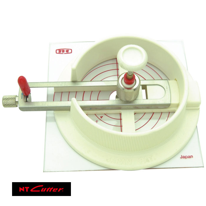 NTカッター　C-1500P　紙などの薄物用円切りカッター。中心にピン穴をあけずにきれいな円（直径1.8〜17..