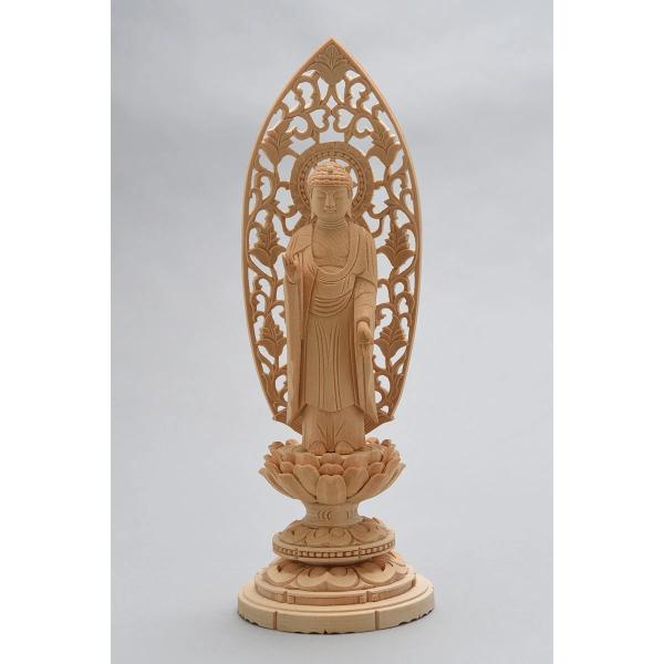 立阿弥陀如来は浄土宗・時宗のご本尊です インドの言葉で『はかり知れない寿命や光明』を意味する阿弥陀如来。 ― なむあみだぶつ ―と日頃から念仏を唱えていると、極楽浄土に連れて行ってくださる仏さまといわれています。 仏像は、3つのパーツからで...