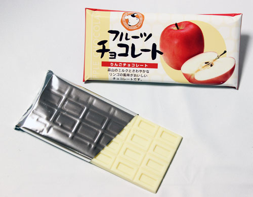 蒜山のミルクとさわやかなりんごの風味がおいしいチョコレートです。 商品詳細 商品内容 りんごチョコレート　60g入 原材料 植物性油脂・砂糖・全粉乳・乳糖・ココアバター・脱脂粉乳・バター・乳化剤・香料（原材料の一部に大豆を含む） 賞味期限 製造より180日 保存方法 直射日光を避け、冷暗所で保存してください。