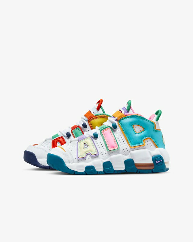 （Nike Air More Uptempo） ボーイズグレードスクール Boys’ Grade School 色：Multi-Color/Multi-Color 型番：FQ8363-902 メーカー：Nike ※ 掲載している写真はサンプル画像のため、実際の商品と仕様が違っていることがございます。 ※ ご使用のコンピュータの環境や撮影の光加減によって実際の商品のイメージと多少異なることがございます。