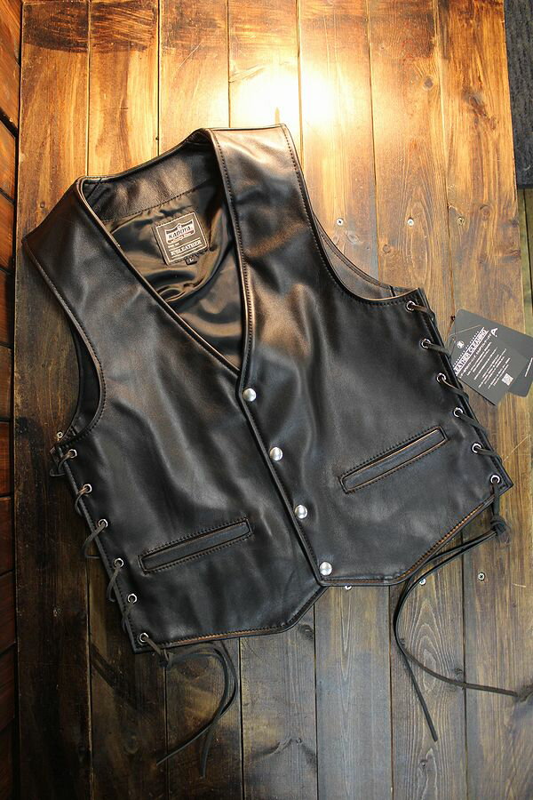 カドヤ(KADOYA) BUTTON DOWN VEST　ボタン