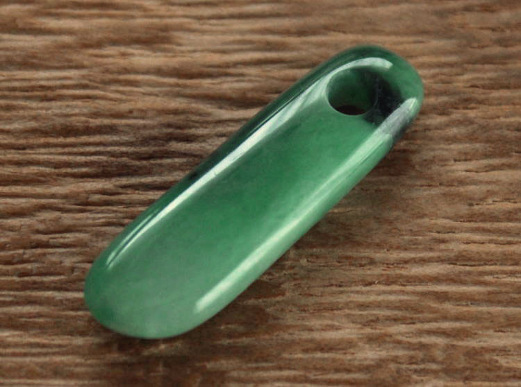糸魚川翡翠大珠 C00655陽春 作37mm*11mm*6mm