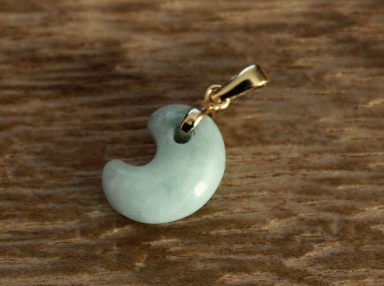 糸魚川翡翠勾玉ペンダント M04756清山 作14mm*11mm*6mmのサムネイル