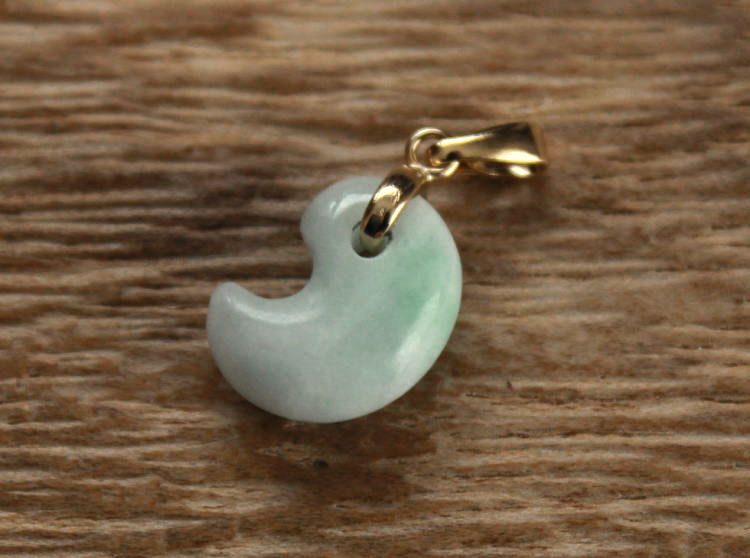 糸魚川翡翠勾玉ペンダント M04762清山 作14mm*11mm*6mmのサムネイル