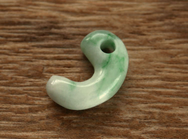 糸魚川翡翠勾玉 M05564真隆 作20mm*13mm*6mm