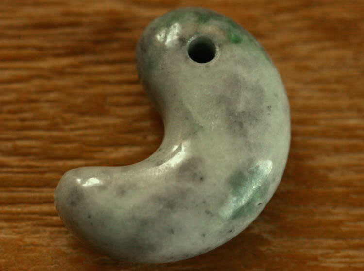 糸魚川翡翠勾玉 M06931清山 作36mm*25mm*12.8mm
