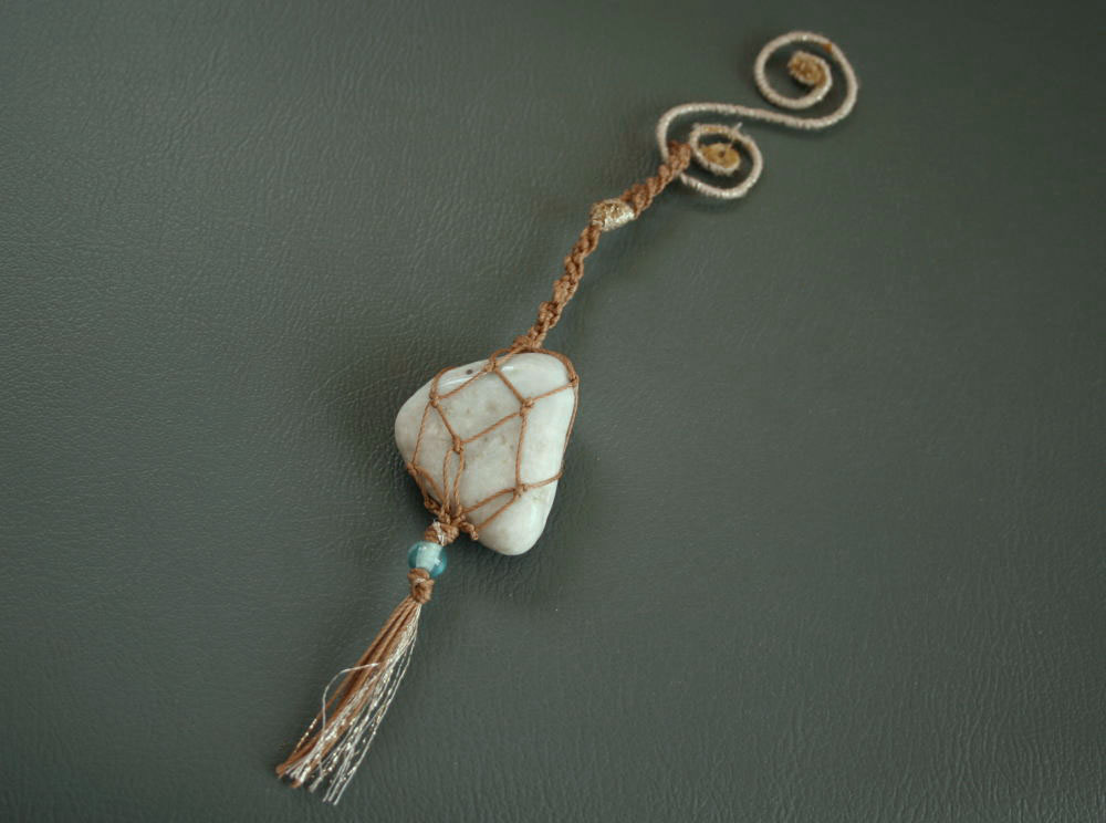 糸魚川翡翠下げ飾り TE0135 糸魚川産 ひすい 下げ飾り 魔除け パワーストーン お守り