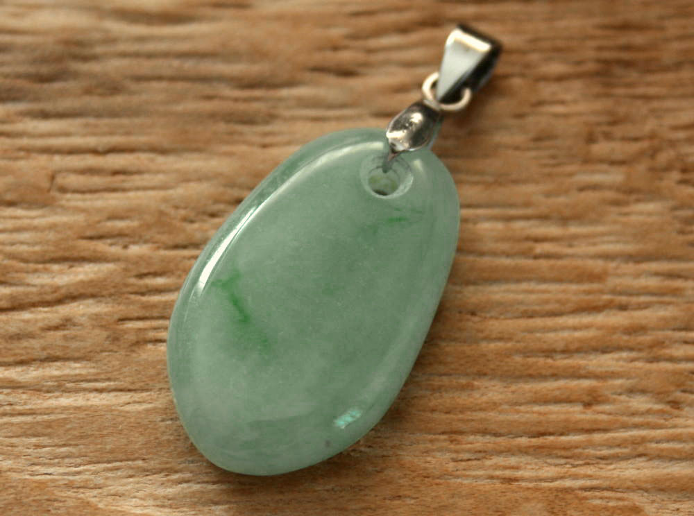 糸魚川翡翠ペンダントトップ P01707 陽春 作 糸魚川 ひすい ペンダント パワーストーン 魔除け お守り