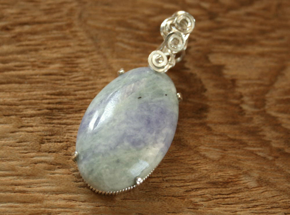 糸魚川翡翠ペンダントトップ P01731 雪風 作 糸魚川 ひすい ペンダント パワーストーン 魔除け お守り