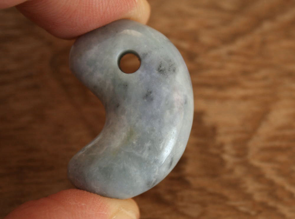 糸魚川翡翠勾玉 M09833 和工房 作 29.8mm*20mm*10mm 糸魚川産 ひすい 勾玉 魔除け パワーストーン