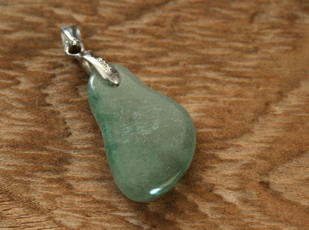 糸魚川翡翠ペンダントトップ P01754 翠雅 作 糸魚川 ひすい ペンダント パワーストーン 魔除け お守り