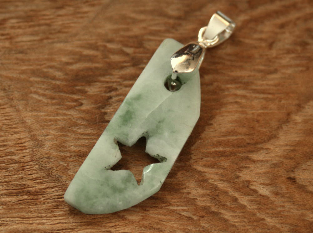 糸魚川翡翠ペンダント P01780 志優 作 糸魚川 ひすい ペンダント お守り パワーストーン