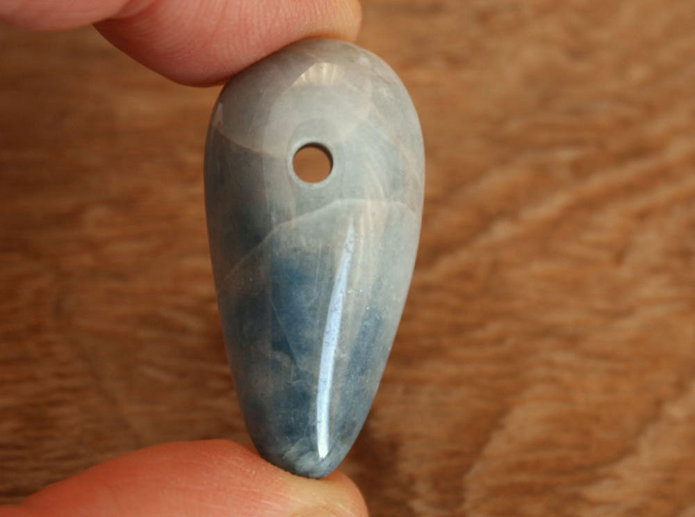 糸魚川青翡翠大珠 C01769 陽春 作 35.8mm*17.5mm*9mm 糸魚川産 青ひすい 大珠 パワーストーン お守り 魔除け 天然石