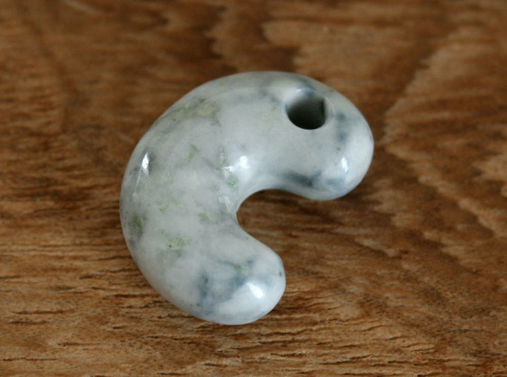 糸魚川翡翠勾玉 M10142 真隆 作 22.5mm*16mm*8mm 糸魚川産 ひすい 勾玉 パワーストーン 魔除け jadeitejade ジェイダイト 翡翠ペンダントトップ