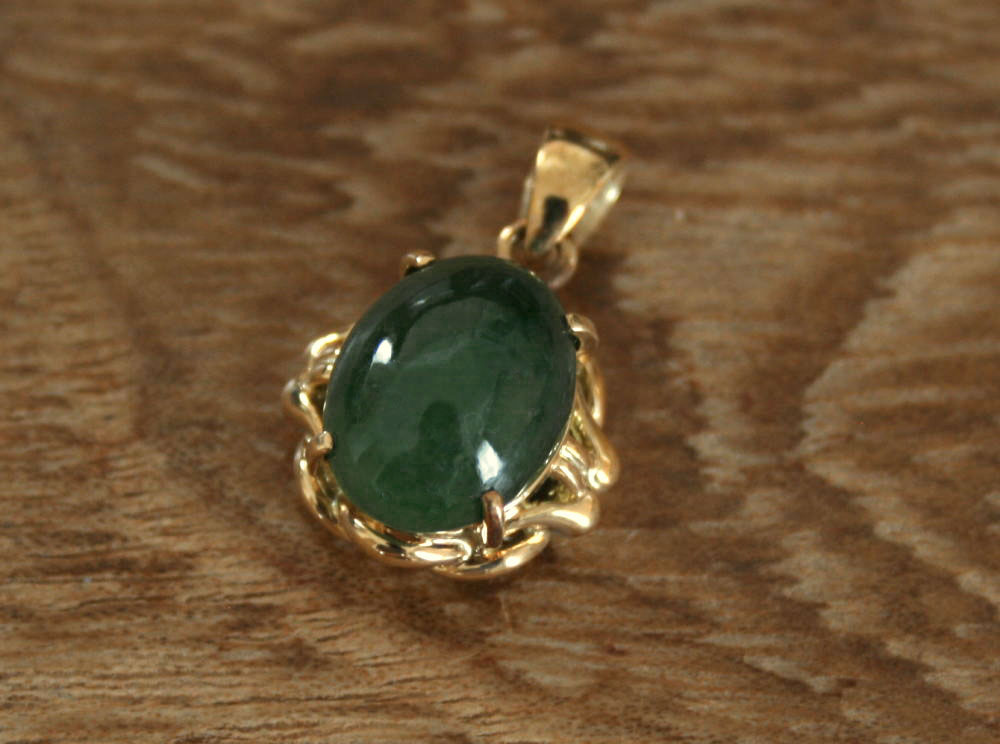 糸魚川翡翠ペンダントトップ P01821 翠雅 作 糸魚川 ひすい ペンダント パワーストーン 魔除け お守り