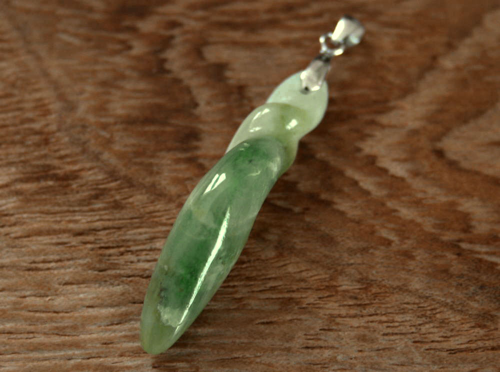 糸魚川翡翠ペンダントトップ P01845 翠雅 作 糸魚川 ひすい ペンダント パワーストーン 魔除け お守り