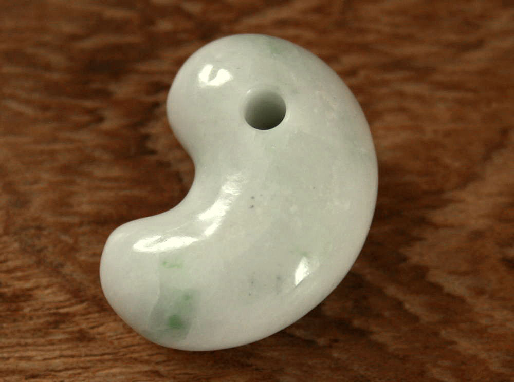 糸魚川翡翠勾玉 M10275 豊翠 作 28.8mm*20mm*12mm 糸魚川産 ヒスイ製 勾玉...