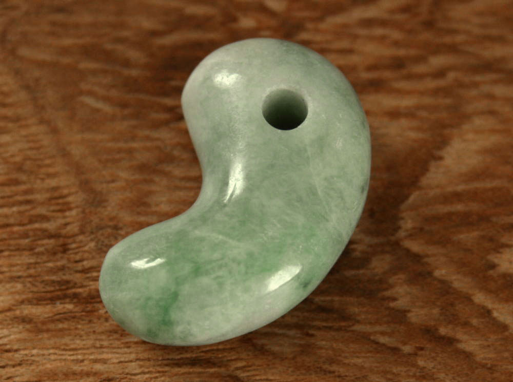 糸魚川翡翠勾玉 M10276 和工房 作 29mm*17.8mm*10mm 糸魚川産 ひすい 勾玉...
